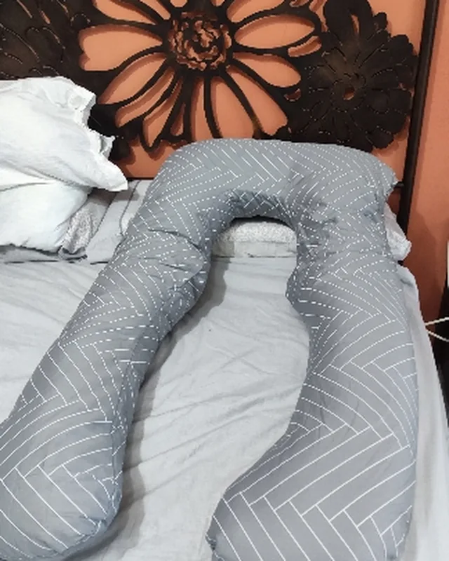 The Pregnancy Pillow U-shaped pregnancy pillow, photographed by E***r, verified buyer